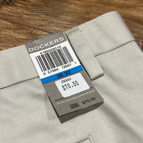 Dockers Classic Fit Signature Khaki flat front pants - Picture 4 of 9